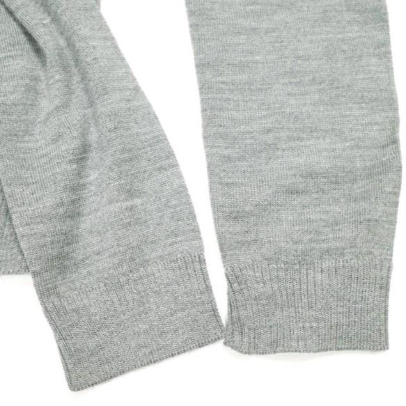 新品 N°21 ヌメロヴェントゥーノ 23SS ショルダーボタン ハイゲージウールクルーネックニット 23S-A028-9000 40 グレー 定価69,300円 新品 N°21 ヌメロヴェントゥーノ 23SS ショルダーボタン ハイゲージ