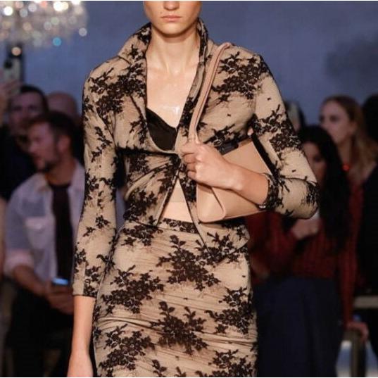 新品 N°21 ヌメロヴェントゥーノ 23SS フラワー刺繍レースジャケット 23SW-L043-4727 42 BLACK/BEIGE 定価162,800円 3B テーラード g23018 |  | 02