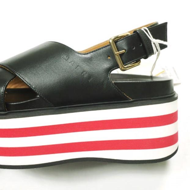 新品 MARNI マルニ 22SS フスベッドウエッジソールサンダル ZPMS007506 P3586 36(22.5-23cm) BLACK 定価119,900円 レザーストラップ 厚底 |  | 08