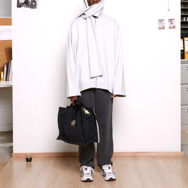 新品 CAMIEL FORTGENS カミエルフォートヘンス 24AW SCARF HOODIE スカーフ付き ジップアップパーカー CF.18.02.02.01 S GREY 定価75,900円 |  | 02