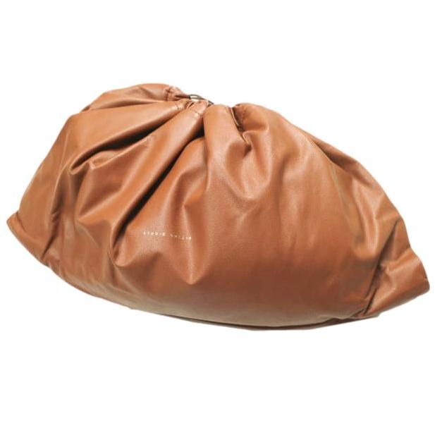 新品 STUDIO AMELIA スタジオアメリア ギャザードロストバッグ 20092587004010 Brown クラッチバッグ AP STUDIO カバン g23617 |  | 03