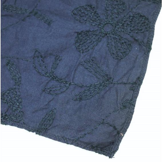 Engineered Garments エンジニアードガーメンツ Flower Embroidered Bandana 花柄刺繍 ハンカチーフ Navy バンダナ ポケットチーフ |  | 02