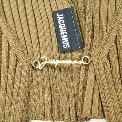 JACQUEMUS ジャックムス リブニット プレートカーディガン Free Brown マイクロチャームロゴ トップス g24390 |  | 04