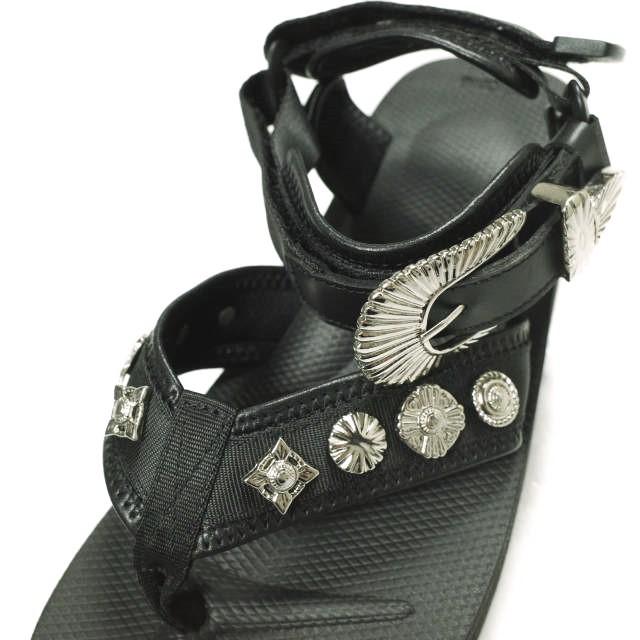 SUICOKE ブラック サンダル メタル装飾付き　toga TOGA × SUICOKE MURA(23 BLACK): TOGA: WOMENS｜ STUDIOUS ONLINE公式