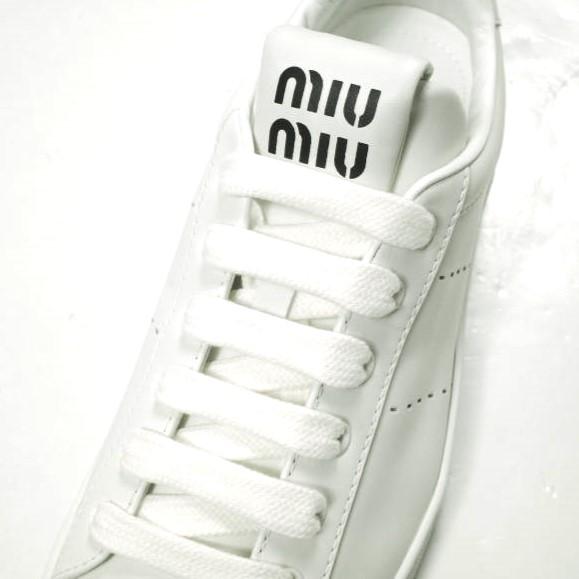 新品 MIU MIU ミュウミュウ イタリア製 ロゴプリント レザーローカットスニーカー 2024年モデル DNC120 40(25-26cm) WHITE シューズ g24619 |  | 05