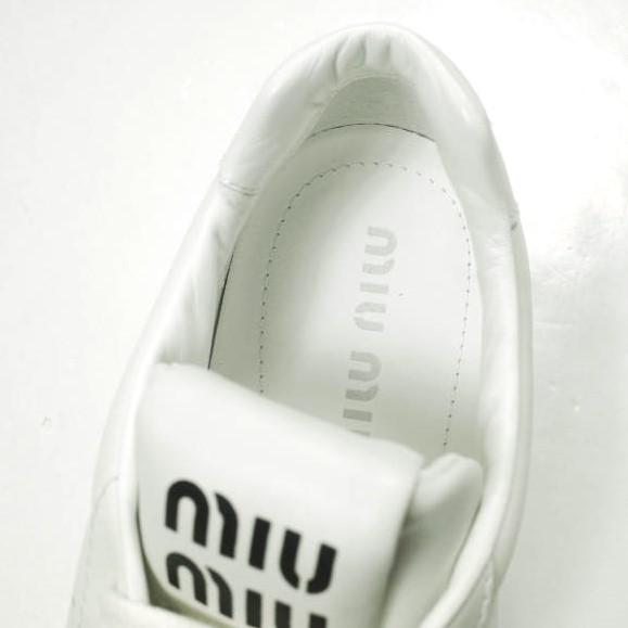 新品 MIU MIU ミュウミュウ イタリア製 ロゴプリント レザーローカットスニーカー 2024年モデル DNC120 40(25-26cm) WHITE シューズ g24619 |  | 06