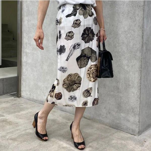 新品 MARNI マルニ 24SS イタリア製 NOCTURNAL PRINT SKIRT フローラルプリント シルクスカート GOMA0107A0 UTSG18 36 定価129,800円 |  | 02
