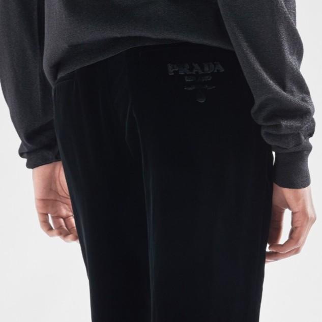 PRADA プラダ Velvet Drawstring Pants アップリケロゴ ベルベットドローストリングパンツ SPH180 S221 1Z6A M BLACK ベロア イージー |  | 02