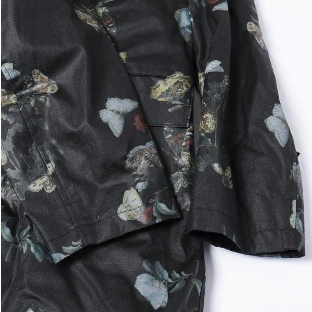 新品 UNDERCOVER アンダーカバー 25AW 日本製 バタフライプリント オイルドステンカラーコート UC2E4309 3 BLACK 定価132,000円 アウター |  | 06