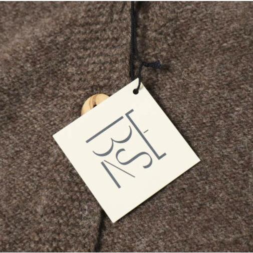 新品 BASERANGE ベースレンジ 25AW TIER CARDIGAN アルルメリノウール ボタンダウンカーディガン S BUREL BROWN 定価51,810円 ニット |  | 03