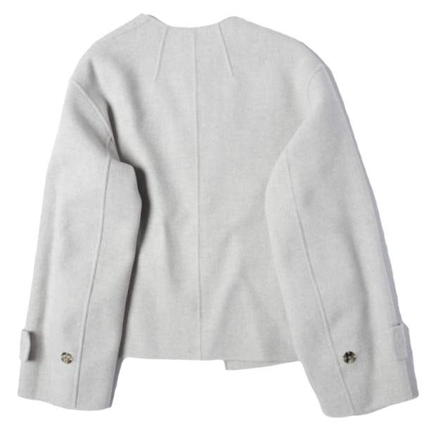 新品 BEIGE, ベイジ オンワード樫山 24AW GRASSE リバーウールクロップドコート COCWCW0302 2 LT.GRAY 定価74,800円 ノーカラージャケット |  | 01