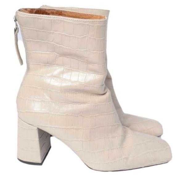 ANGEL ALARCON アンヘルアラルコン 型押しレザー スタックヒール ショートブーツ 36(23cm) NUDE Demi-Luxe BEAMS シューズ g27378 |  | 02