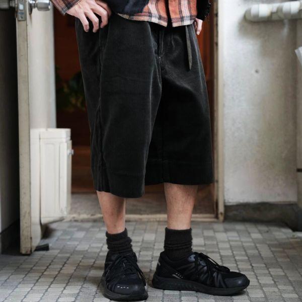 TUKI ツキ 日本製 CORDUROY WIDE SHORTS / O.D 8ウェール コーデュロイ ワイドショーツ 0167 3 Olive Drab ショートパンツ 定価52,800円 |  | 02