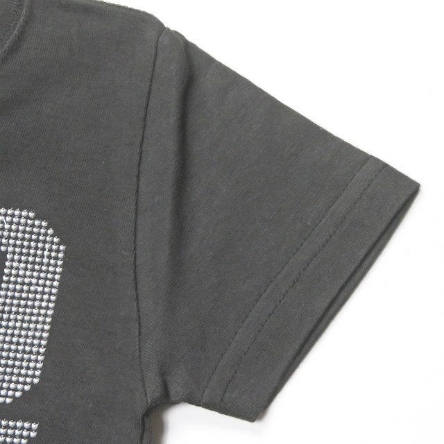 グッドイナフ GOODENOUGH PRINT TEE - GOOD LUCK (KIDS) プリントTシャツ GEK-177013 S(KIDS) 3歳〜4歳 (95〜105cm) Charcoal Grey 子供服 トップス |  | 07