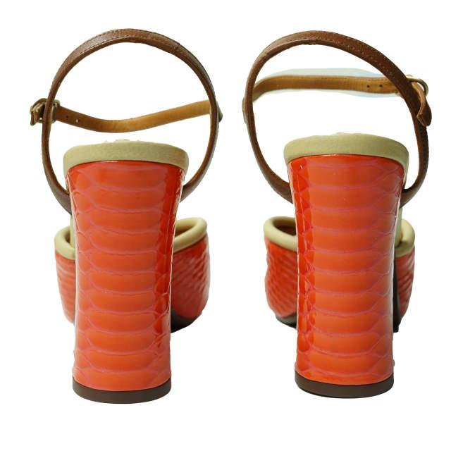 新品 CHIE MIHARA チエミハラ CALORIA ツイストレザーストラップヒールサンダル 35(22-22.5cm) Orange アンクル 型押し チャンキー g5887 |  | 04