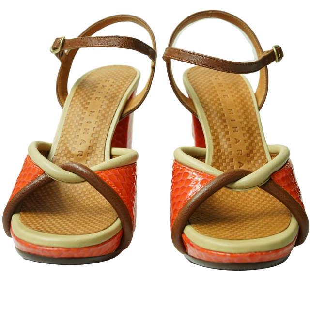 新品 CHIE MIHARA チエミハラ CALORIA ツイストレザーストラップヒールサンダル 35(22-22.5cm) Orange アンクル 型押し チャンキー g5887 |  | 06