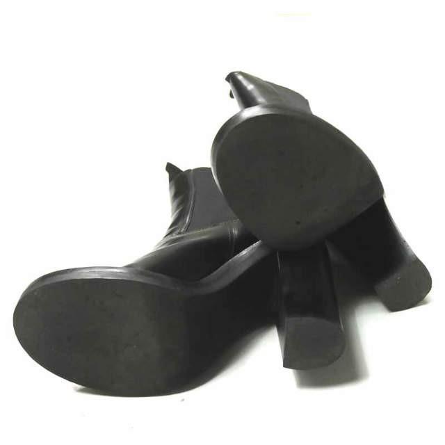 セリーヌ CELINE イタリア製 チャンキーヒール サイドゴアショートブーツ 3B0286SEAD 37(24cm) ブラック ラウンドトゥ シューズ |  | 10