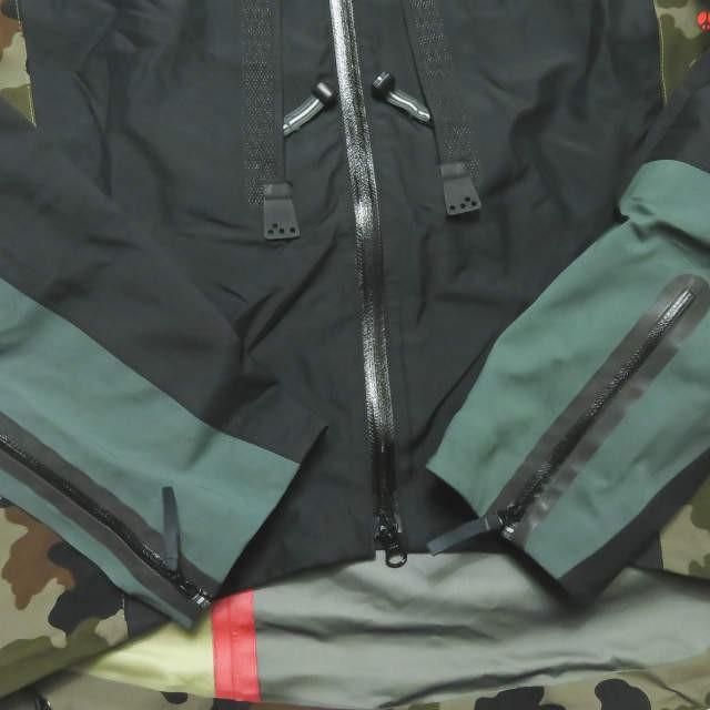 バーグハウス グリフィン Berghaus x GRIFFIN ナイロンフード バーグハウス グリフィン Berghaus x GRIFFIN ナイロンフード