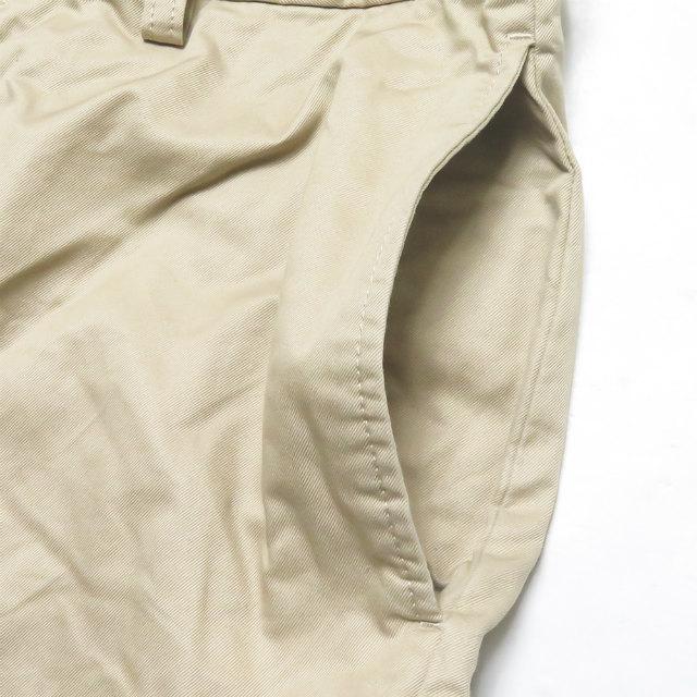 BEAMS PLUS / コットンツイル ワイドトラウザーズ オリーブ / L from Zikan) BEAMS PLUS コットンツイルトラウザーズ オリーブ