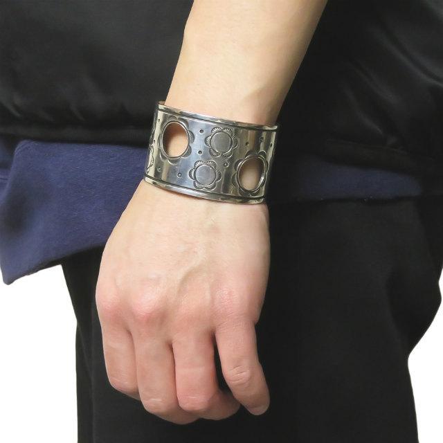 SUNSHINE REEVES x BEAMS PLUS サンシャインリーブス ビームスプラス 別注 カットワークシルバーバングル インディアンジュエリー mc65785 |  | 05