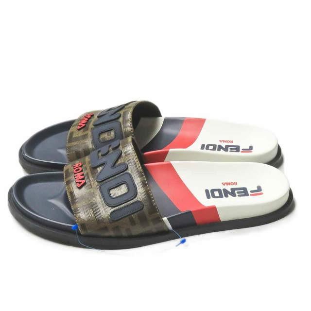 フェンディ FENDI FENDI MANIA ロゴシャワーサンダル 7X1201 10(27.5cm) ホワイト/ネイビー FILA コーティング シューズ |  | 01