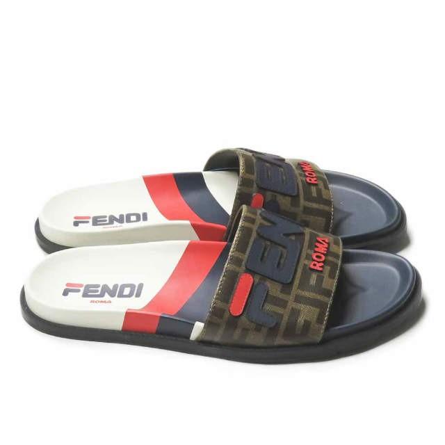 フェンディ FENDI FENDI MANIA ロゴシャワーサンダル 7X1201 10(27.5cm) ホワイト/ネイビー FILA コーティング シューズ |  | 03