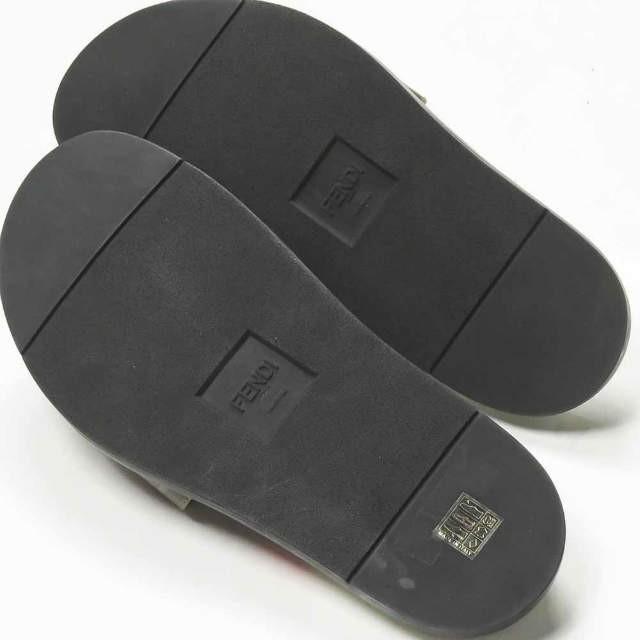 フェンディ FENDI FENDI MANIA ロゴシャワーサンダル 7X1201 10(27.5cm) ホワイト/ネイビー FILA コーティング シューズ |  | 08