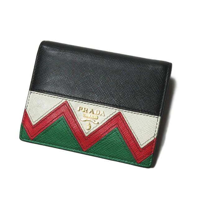 プラダ PRADA イタリア製 サフィアーノレザー 二つ折り財布 1MV204 NERO/ROSSO グリークキー ウォレット 型押し ブラック ユニセックス | 