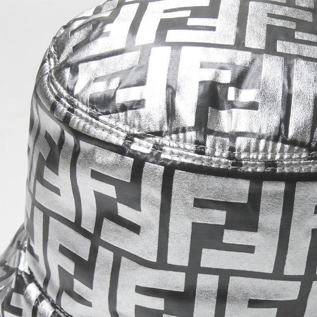 フェンディ ニッキー・ミナージュ FENDI x Nicki Minaj 19AW 別注 イタリア製 FFロゴ ナイロンバケットハット S(57.0cm) メタリックシルバー 帽子 |  | 02