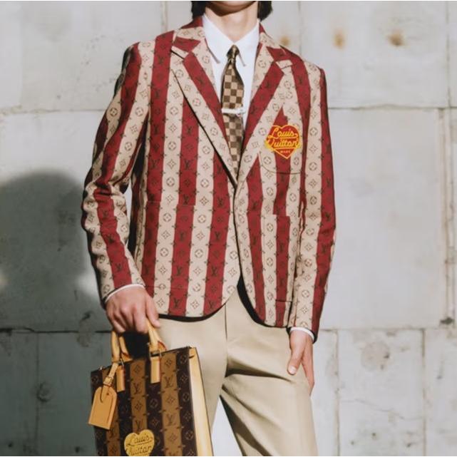 新品 LOUIS VUITTON x NIGO ルイ・ヴィトン ニゴー 22SS モノグラムトランクストライプポケットジャケット RM221M I94 HMJ02E 52 mm9797 |  | 02