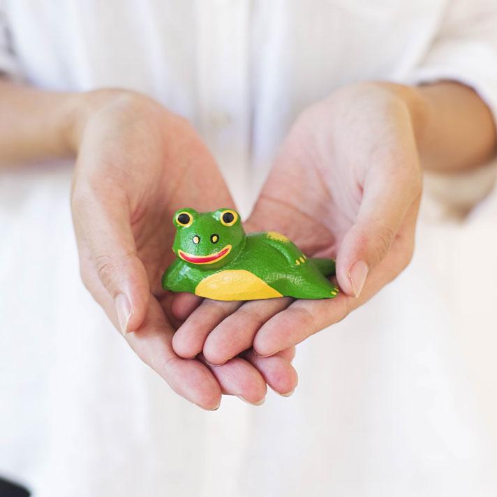 蛙 かえる カエル 木彫り 木製 置物 福返る 無事帰る