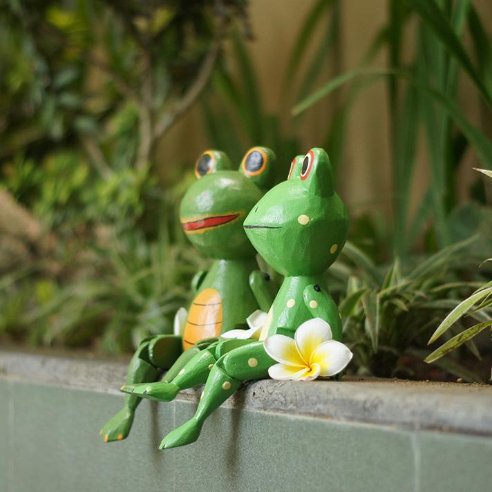 ぶらぶらウッドオブジェ アジアン カエル かえる 蛙 人形 木彫り 置物 バリ カエルの置物 木製 オブジェ 動物 結婚祝い 引っ越し祝い 玄関 トイレ｜loopsky｜02