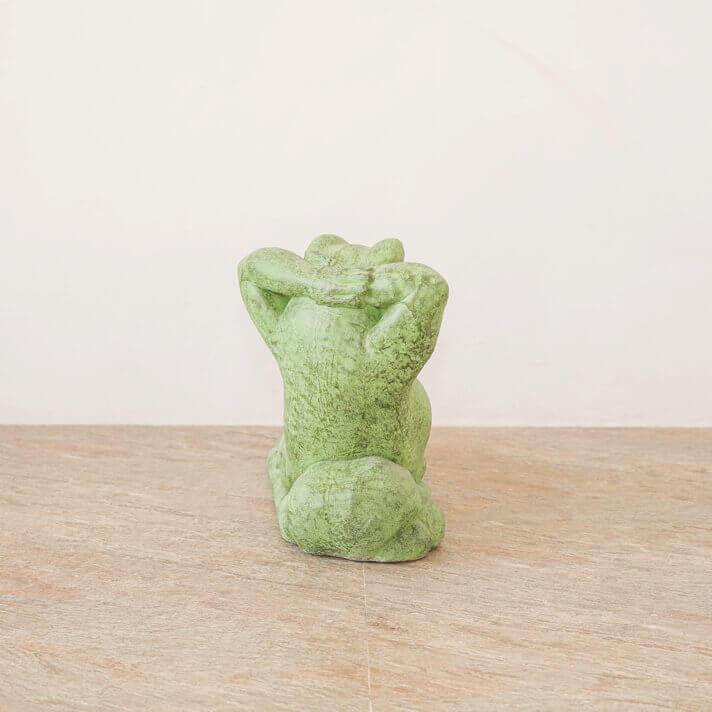 コモモ°・*:. カエルの石像^^ カエルの石像