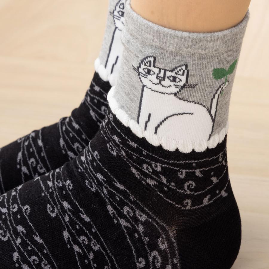 助野（SUKENO） にゃんこ堂 おすわり猫柄 クルーソックス 23-25cm(クロ