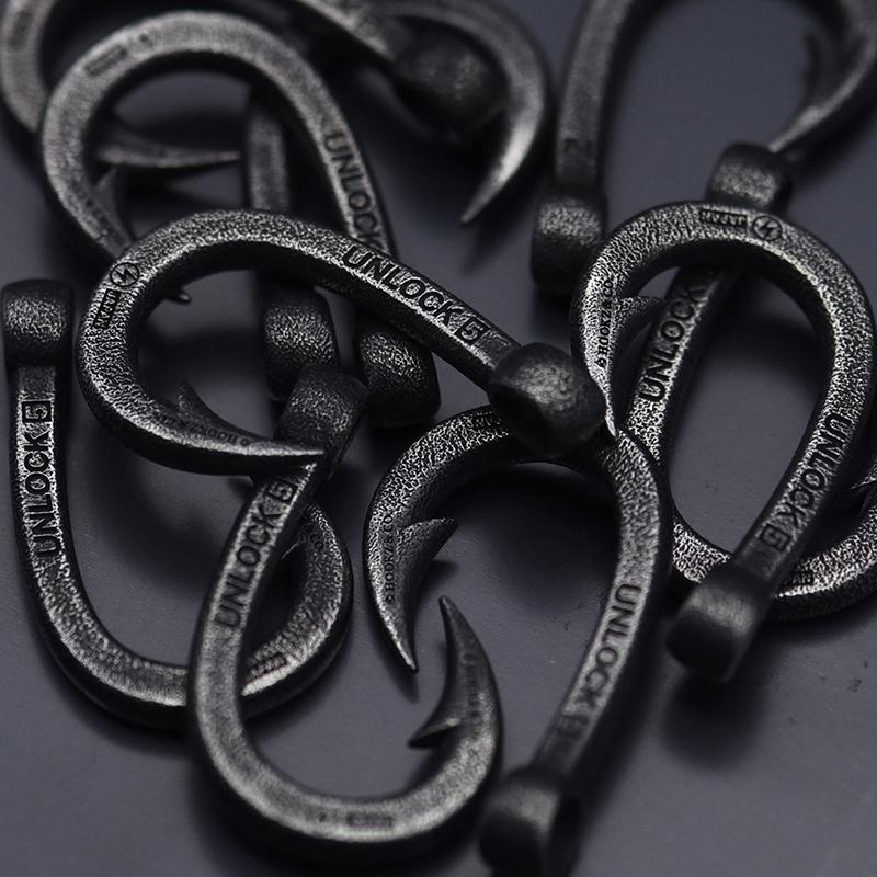 HOOKZ 釣り針 ネックレス燻し Mサイズ シルバー925/フィッシュフックネックレス/シルバーアクセサリーブランド 日本製の画像