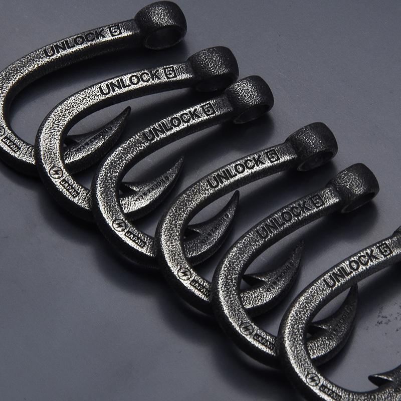 HOOKZ 釣り針 ネックレス燻し Mサイズ シルバー925/フィッシュフックネックレス/シルバーアクセサリーブランド 日本製の画像