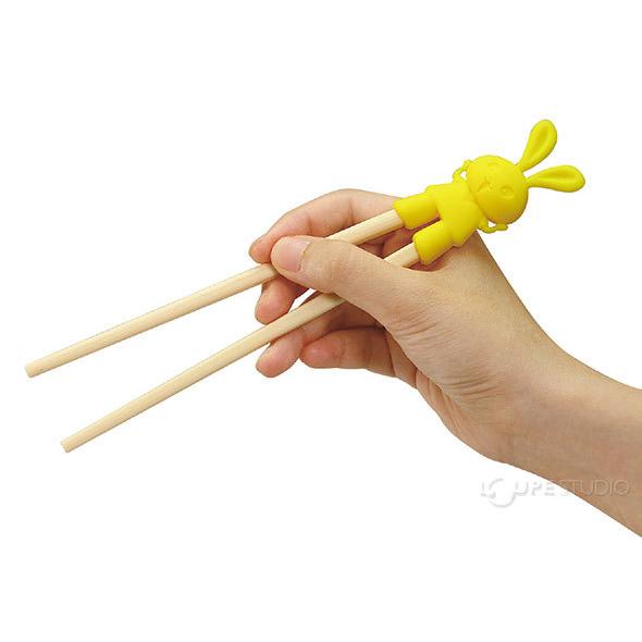 おはしホルダー シリコン うさぎ ウサギ お箸 持ち方 練習 矯正 子供用 トレーニング 箸ホルダー アイデアグッズ 育児 お稽古 知育玩具 Atc 012 ルーペスタジオ 通販 Yahoo ショッピング