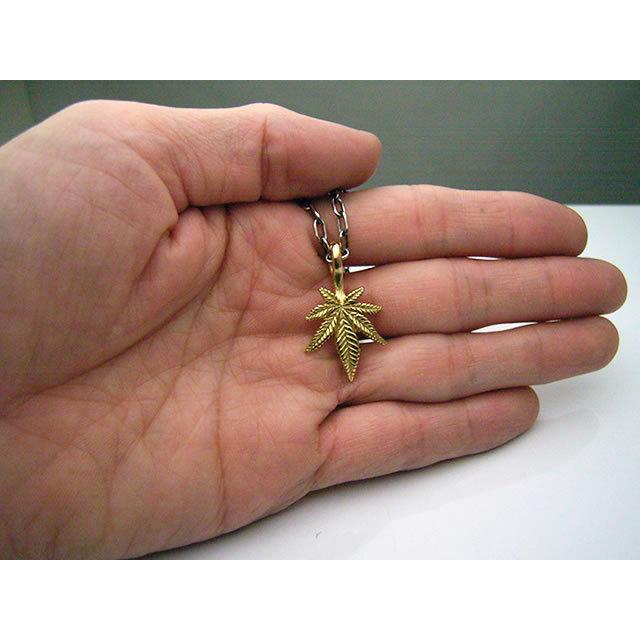 18金製の大麻草ペンダントトップ【18金製イエローゴールド 18金製の大麻草ペンダントトップ【18金製イエローゴールド