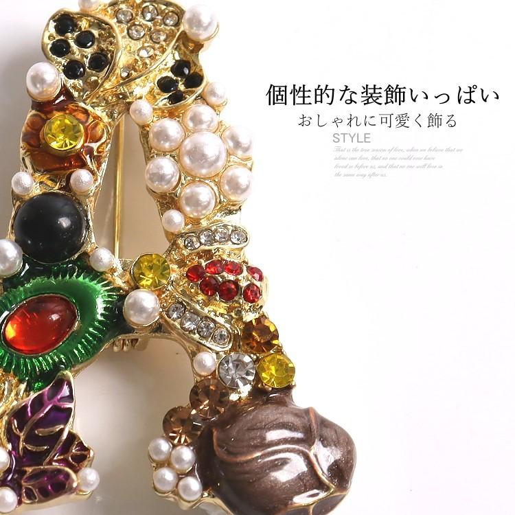 ブローチ おしゃれ イニシャル カラーストーン ビーズ装飾 スカーフ