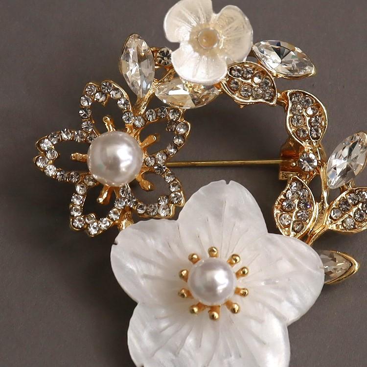 ☆セール☆清楚☆K18真珠花びらブローチ
