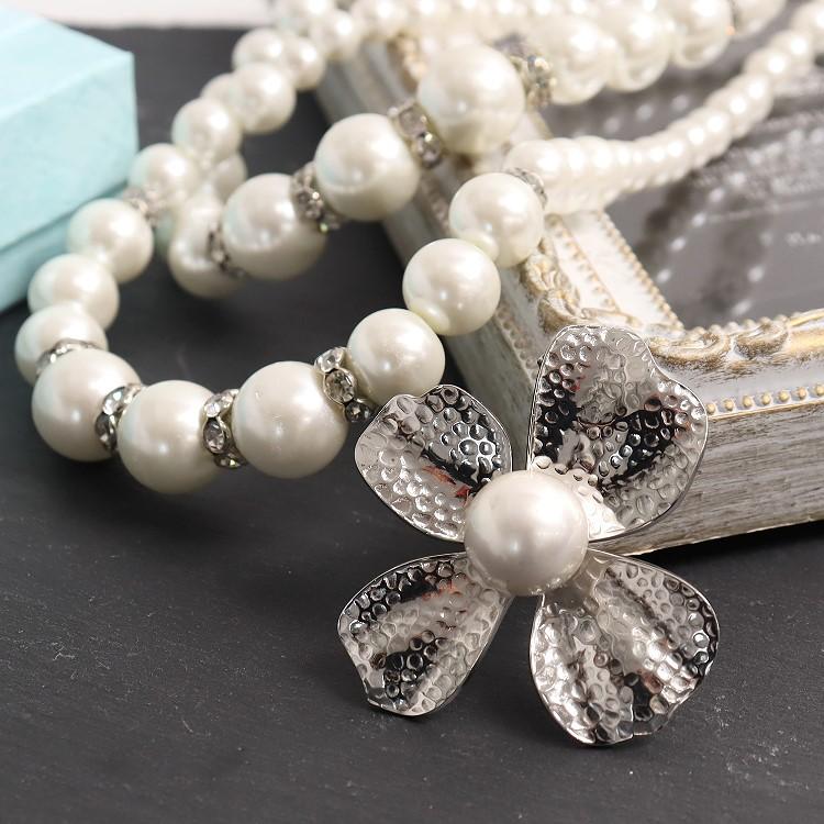 ブローチ 一粒パール お花モチーフ エンボス加工 お洒落 スカーフピン