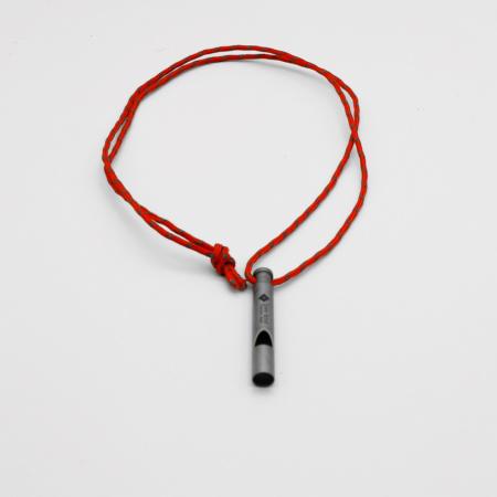 ●希少●廃盤モデル モルテン チタニウムホイッスルDX ストラップ付き 未使用 LOVEKNOT ホイッスル チタン製 アウトドアギア 救助用 笛 携帯用