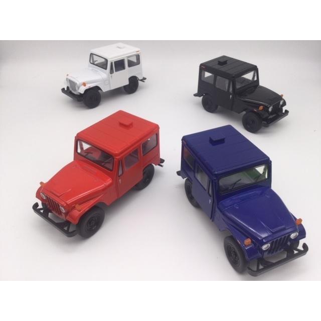 M&M's ジープ ミニカー レッド ブルー Jeep 1台売り 1/26 1971 ジープ DJ-5B ミニカー jeep 新品