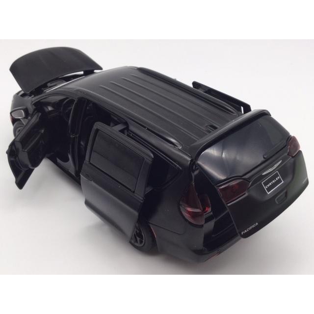 1/32 クライスラー パシフィカ ハイブリッド つや消し黒 ヘッドライト