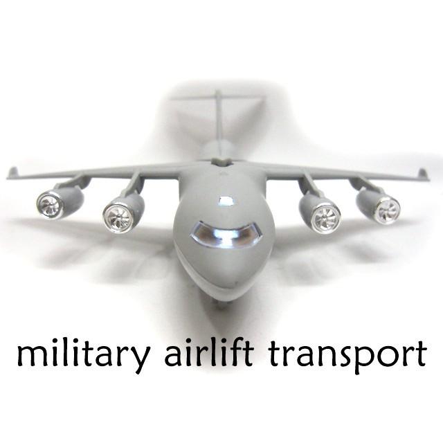 C-17グローブマスター3 軍用大型長距離輸送機 ライトグレー ライト点灯