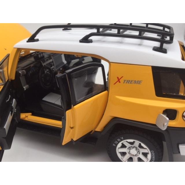 ミニカー 黄色 1/24 トヨタ FJクルーザー ヘッドライト＆テールライト