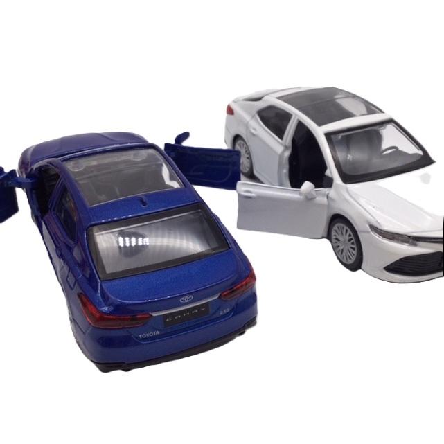ミニカー 1/43 トヨタ カムリ パールホワイト 単品売り アメリカで人気