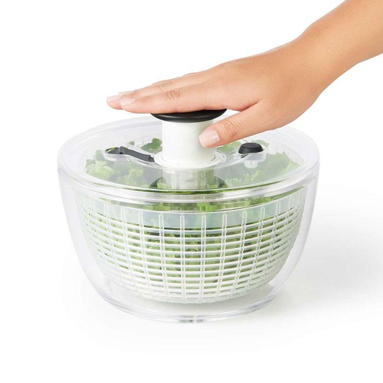 クリアサラダスピナー OXO オクソー 小 水切り 水切り器 水切り機 野菜 サラダ キッチン 回転 回転式 おしゃれ 一人暮らし 在宅 | LOWYA | 01