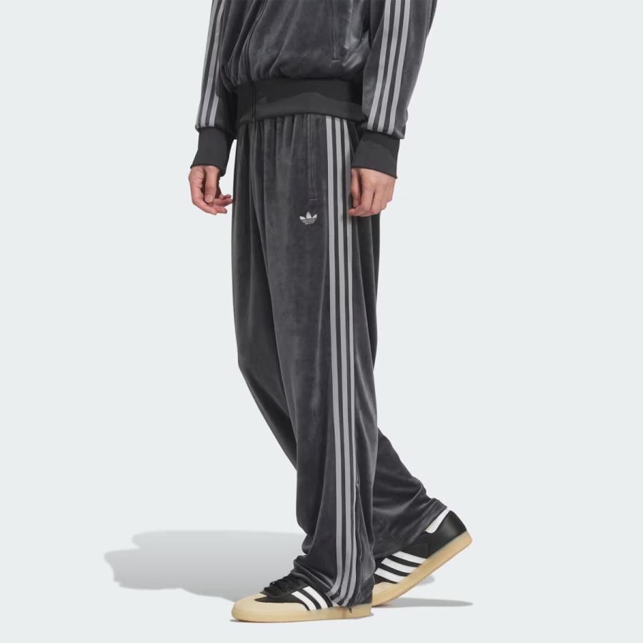 アディダスオリジナルス ベロアトラックパンツ グレー M 新品未使用タグ付き 中古・古着通販】adidas Originals (アディダスオリジナル