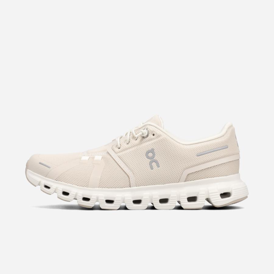 ON CLOUD 6 (W) オン クラウド 6 レディース PEARL/WHITE ベージュ 3WF10060755の画像
